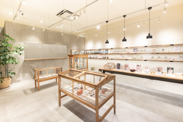 HIBASIC マークイズ福岡ももち店で販売開始